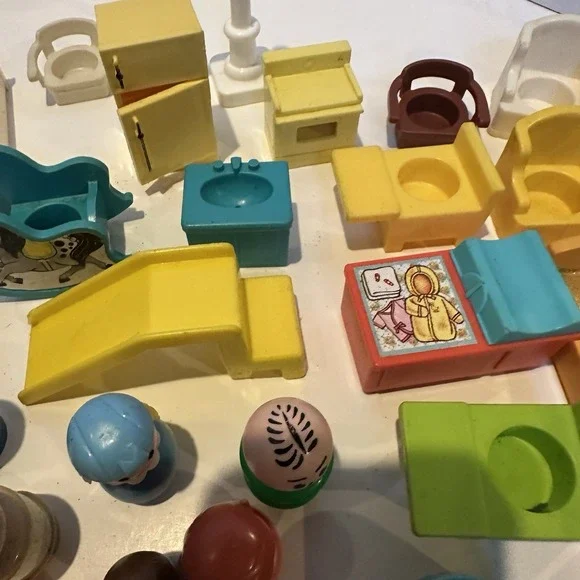 VTG 70s &80sFisher Price Wooden & Plastic Little People Figures Lot Of 46 Pieces